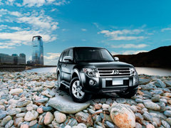 2011款 3.8L 自动 三门炫酷版5座
