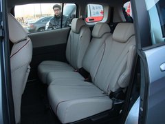 2011款 2.0 自动 舒适型 7座