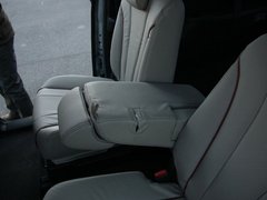 2011款 2.0 自动 舒适型 7座