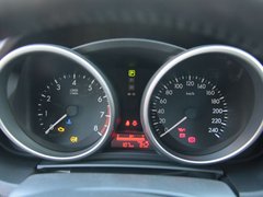 2011款 2.0 自动 舒适型 7座