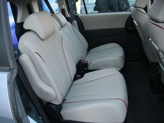 2011款 2.0 自动 舒适型 7座