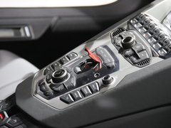 2011款 6.5L AT LP700-4