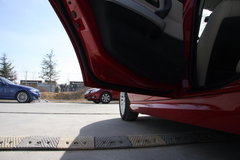 2008款 320i 2.0L 進(jìn)取型