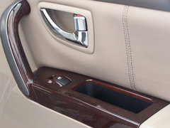 2008款 2.5T 自动 柴油舒适版 5座