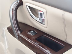 2008款 2.5T 自动 柴油舒适版 5座