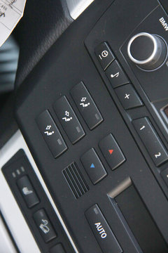 2010款 3.0L xDrive30i探索版 5座