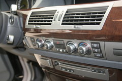 2007款 730Li 3.0L 减配版