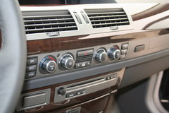 2007款 730Li 3.0L 减配版