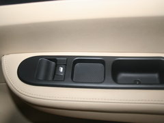 2007款 三厢 2.0L 自动 尊贵版
