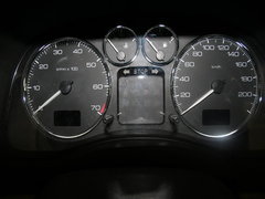 2007款 三厢 2.0L 自动 尊贵版