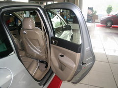 2007款 三厢 2.0L 自动 尊贵版