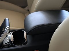 长安福特  S-MAX 2.3 AT 前排座椅中央中间
