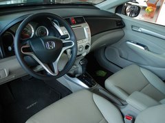 2011款 1.5L 自动 精英品致款