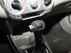2011款 1.5L 自动 精英品致款
