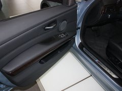 2010款 320i 2.0L 豪华型