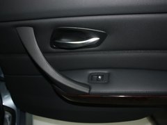 2010款 320i 2.0L 豪华型