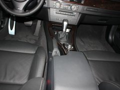 2010款 320i 2.0L 豪华型