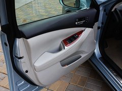 2010款 240 2.4 自动 豪华版