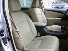 2010款 240 2.4 自动 豪华版