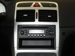 2010款 三厢 1.6L 手动 舒适版
