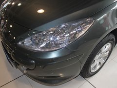 2010款 三厢 1.6L 自动 舒适版