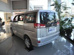2010款 1.6L 手动 豪华型7座