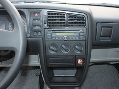 2010款 1.6L 手动 伙伴型