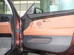 2010款 535i 3.0T 豪华型