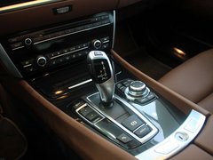 2010款 535i 3.0T 豪华型