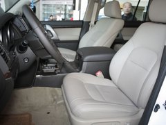 一汽丰田  兰德酷路泽 4.7 AT 驾驶席座椅前45度视图