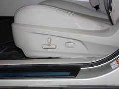 2010款 3.6L 自动 豪华版
