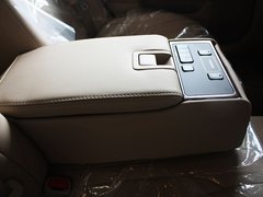 2010款 2.5L AT V6 Royal真皮天窗版