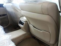 2010款 2.5L AT V6 Royal真皮天窗版