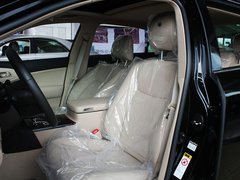 一汽丰田  皇冠 2.5L AT 驾驶席座椅前45度视图