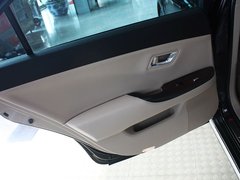 2010款 2.5L AT V6 Royal真皮天窗版