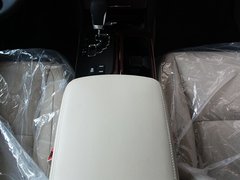 2010款 2.5L AT V6 Royal真皮天窗版