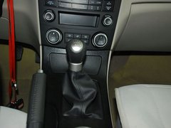 2010款 奔腾B70 2.0L MT 时尚型