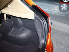 2010款 1.5L 手动 两厢进取型