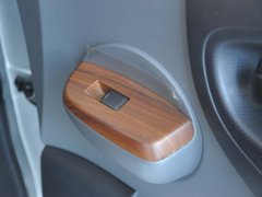 2010款 1.6L 手动 豪华型 7座