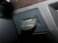 2011款 320i 2.0L 双门轿跑车