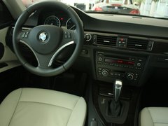 2011款 320i 2.0L 双门轿跑车