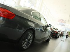 2011款 320i 2.0L 双门轿跑车