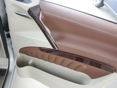 2010款 2.5L 自动 商务版 8-9座