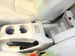 2011款 2.0L 手动 尊贵型 5座