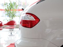 2011款 2.0L 手动 尊贵型 5座