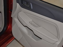 2011款 两厢 1.8L 自动 时尚型