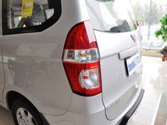 2010款 1.4L 手动 标准型 8座