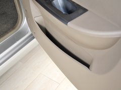 2010款 1.4L 手动 标准型 8座