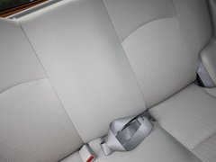 东风日产  玛驰 1.5 AT 第二排座椅中间特写
