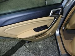 2010款 两厢 1.6L 手动 尊贵型